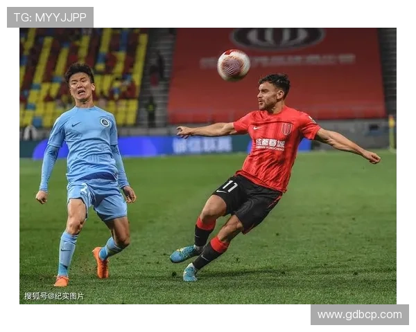 成都中超四次对阵新鹏城战绩出色